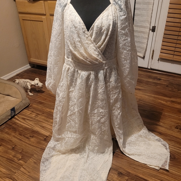 Source Unknown Dresses & Skirts - Ivory Lace Wedding Dress